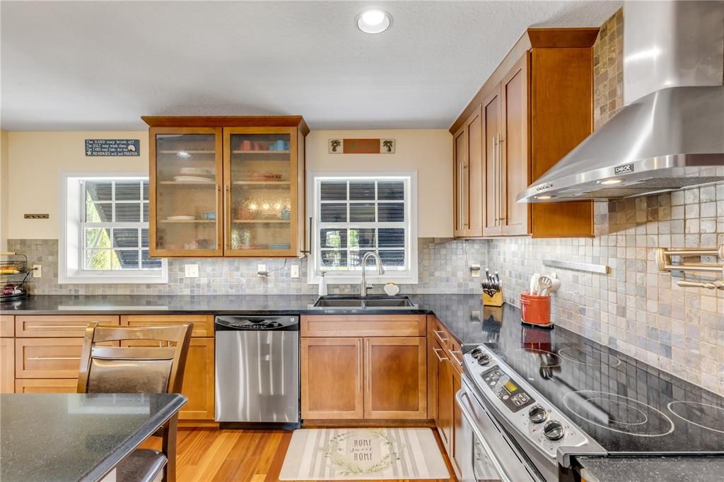 待售: $729,000 (3 贝兹, 2 浴室, 2064 平方英尺)