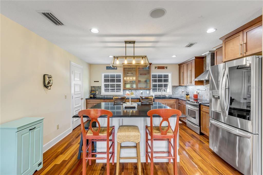 待售: $729,000 (3 贝兹, 2 浴室, 2064 平方英尺)