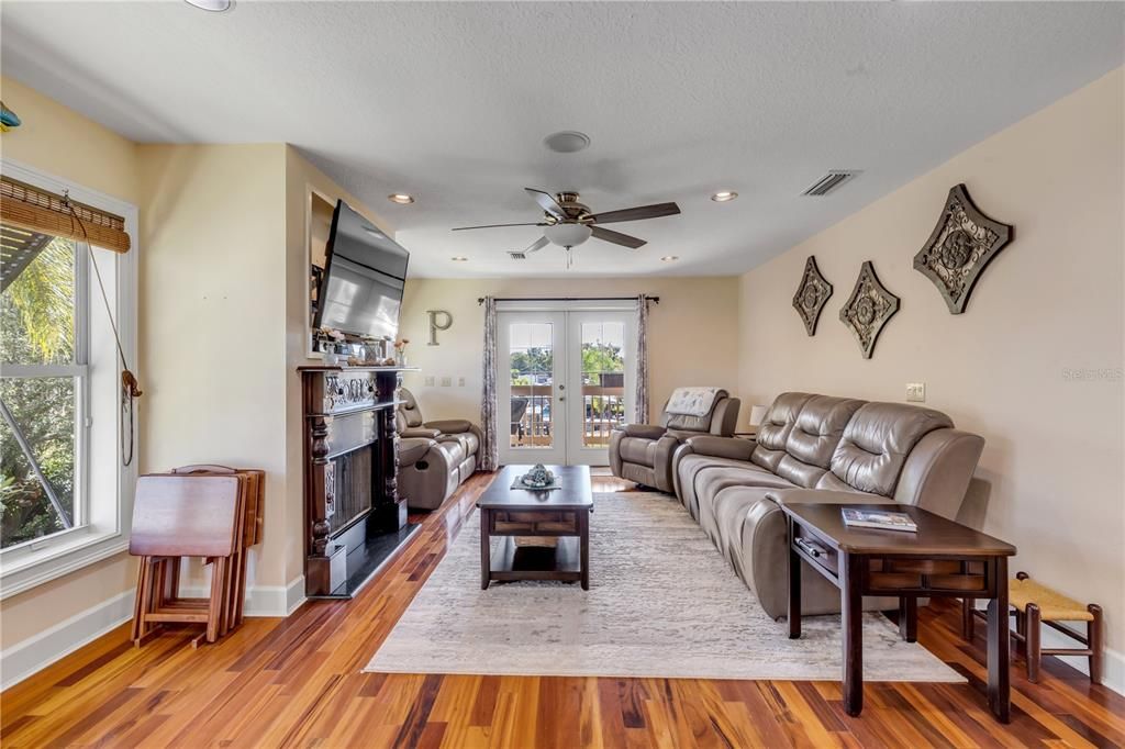 待售: $729,000 (3 贝兹, 2 浴室, 2064 平方英尺)