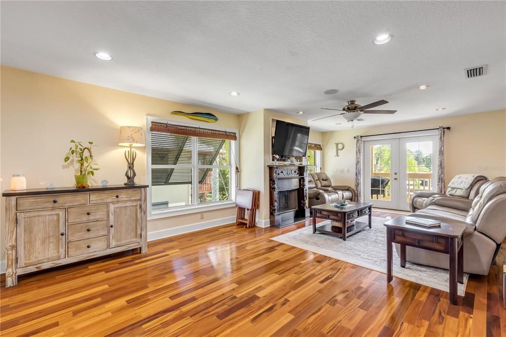 待售: $729,000 (3 贝兹, 2 浴室, 2064 平方英尺)