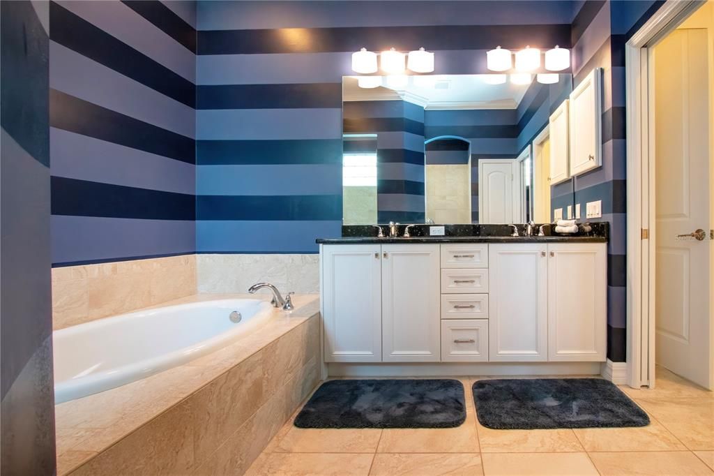 For Rent: $3,500 (2 beds, 2 baths, 1999 Square Feet)