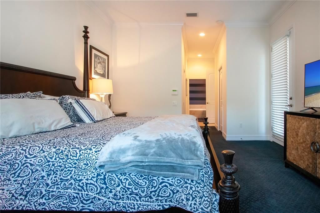 For Rent: $3,500 (2 beds, 2 baths, 1999 Square Feet)