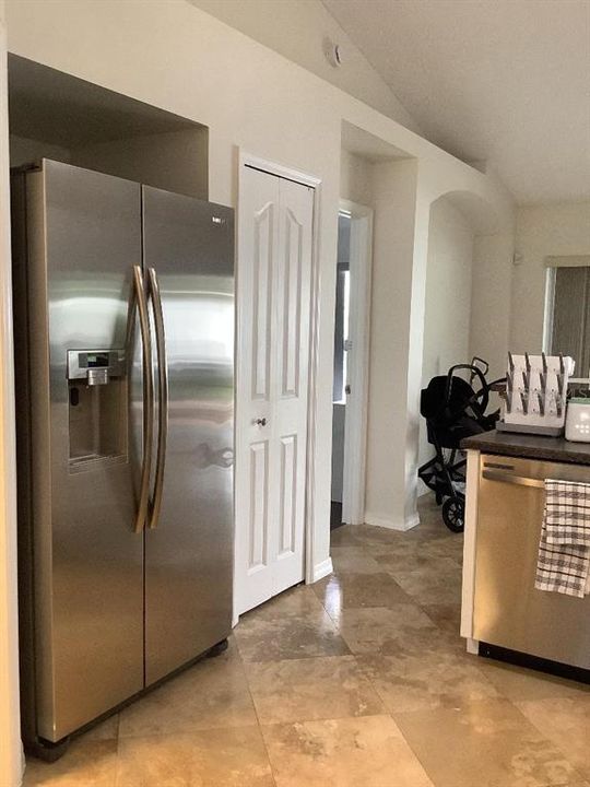 For Rent: $2,275 (3 beds, 2 baths, 1773 Square Feet)