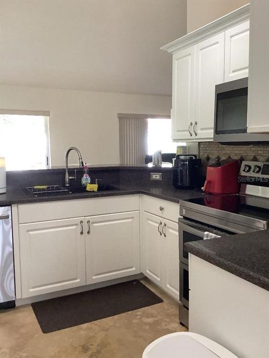 For Rent: $2,275 (3 beds, 2 baths, 1773 Square Feet)