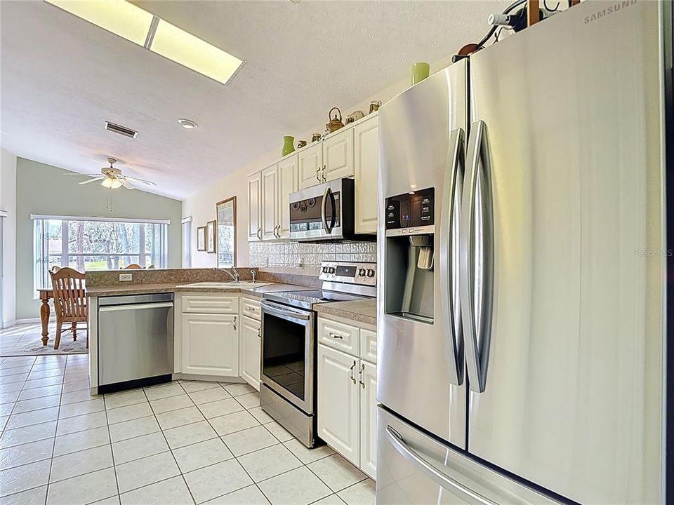 For Sale: $349,900 (3 beds, 2 baths, 1587 Square Feet)