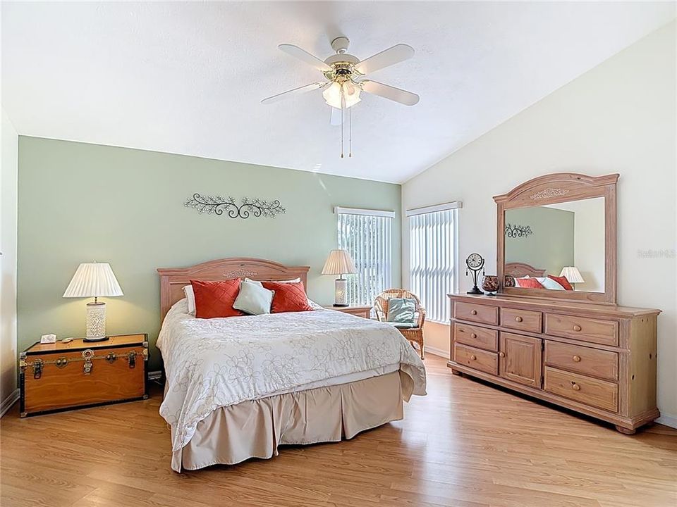 For Sale: $349,900 (3 beds, 2 baths, 1587 Square Feet)