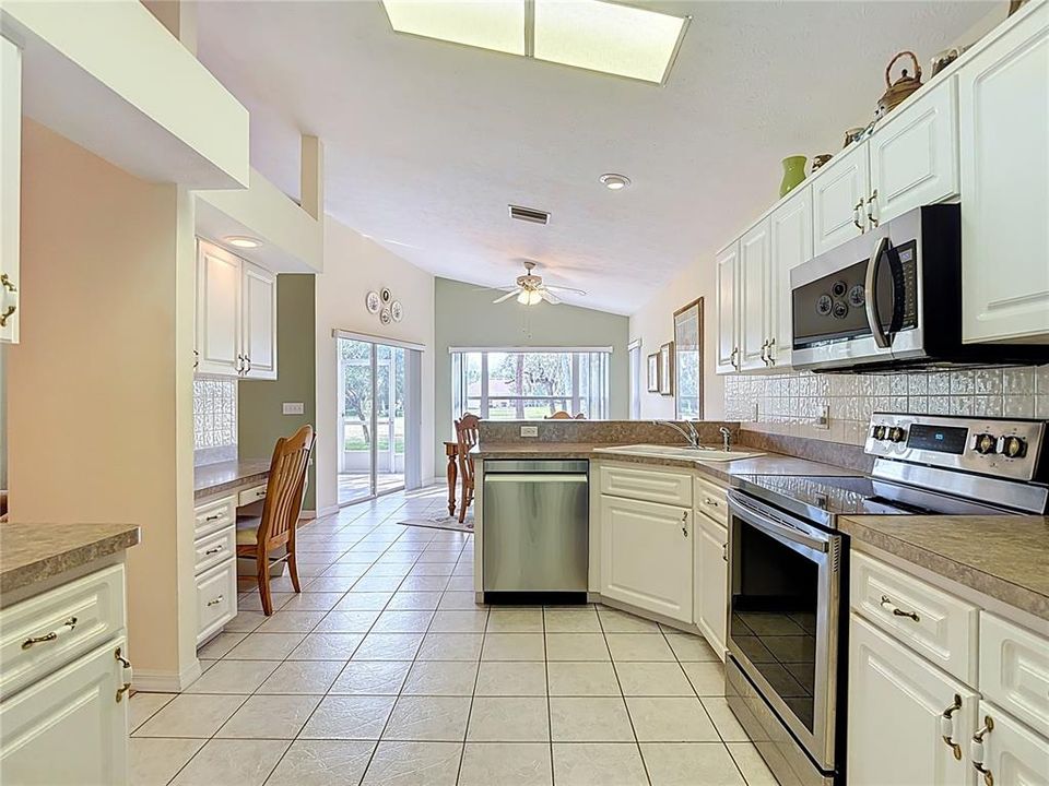 For Sale: $349,900 (3 beds, 2 baths, 1587 Square Feet)