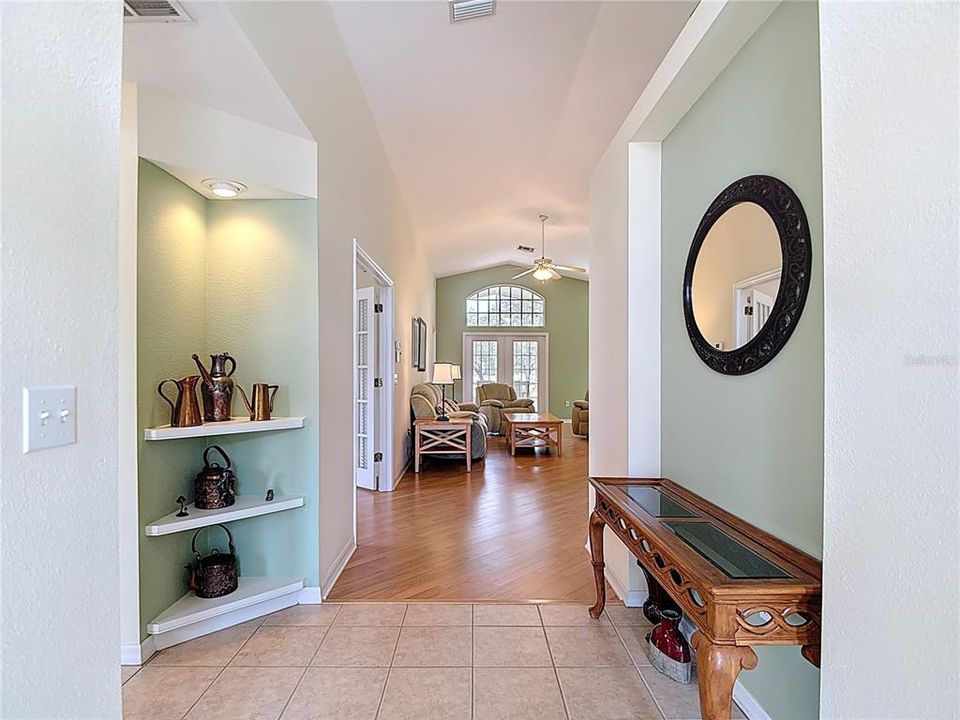 For Sale: $349,900 (3 beds, 2 baths, 1587 Square Feet)