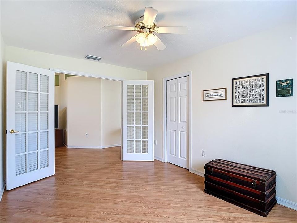 For Sale: $349,900 (3 beds, 2 baths, 1587 Square Feet)