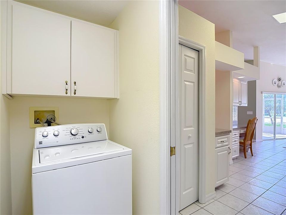 For Sale: $349,900 (3 beds, 2 baths, 1587 Square Feet)