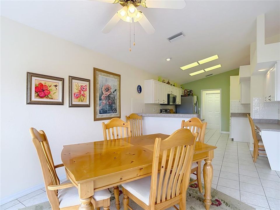 For Sale: $349,900 (3 beds, 2 baths, 1587 Square Feet)