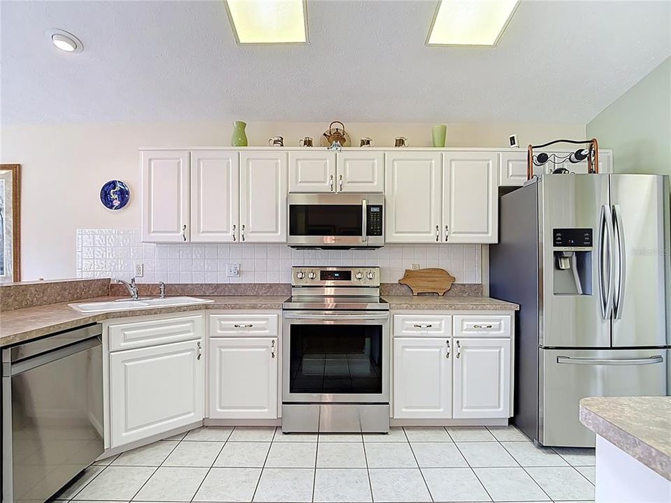 For Sale: $349,900 (3 beds, 2 baths, 1587 Square Feet)