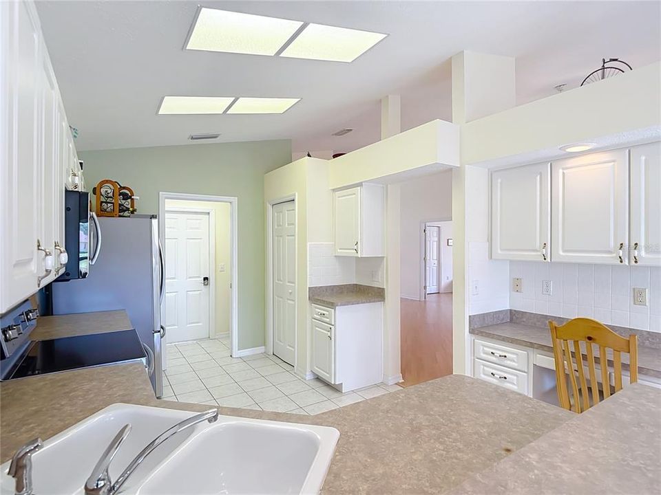 For Sale: $349,900 (3 beds, 2 baths, 1587 Square Feet)