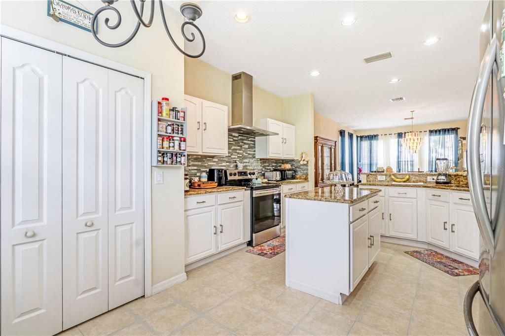 For Sale: $629,900 (4 beds, 3 baths, 2551 Square Feet)