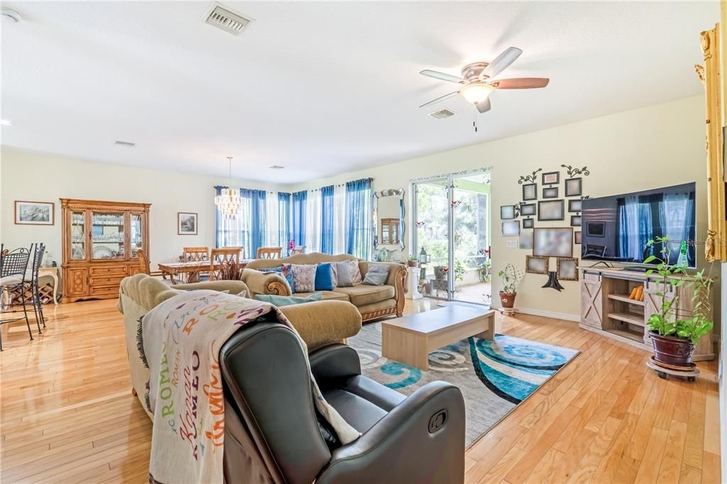 For Sale: $629,900 (4 beds, 3 baths, 2551 Square Feet)