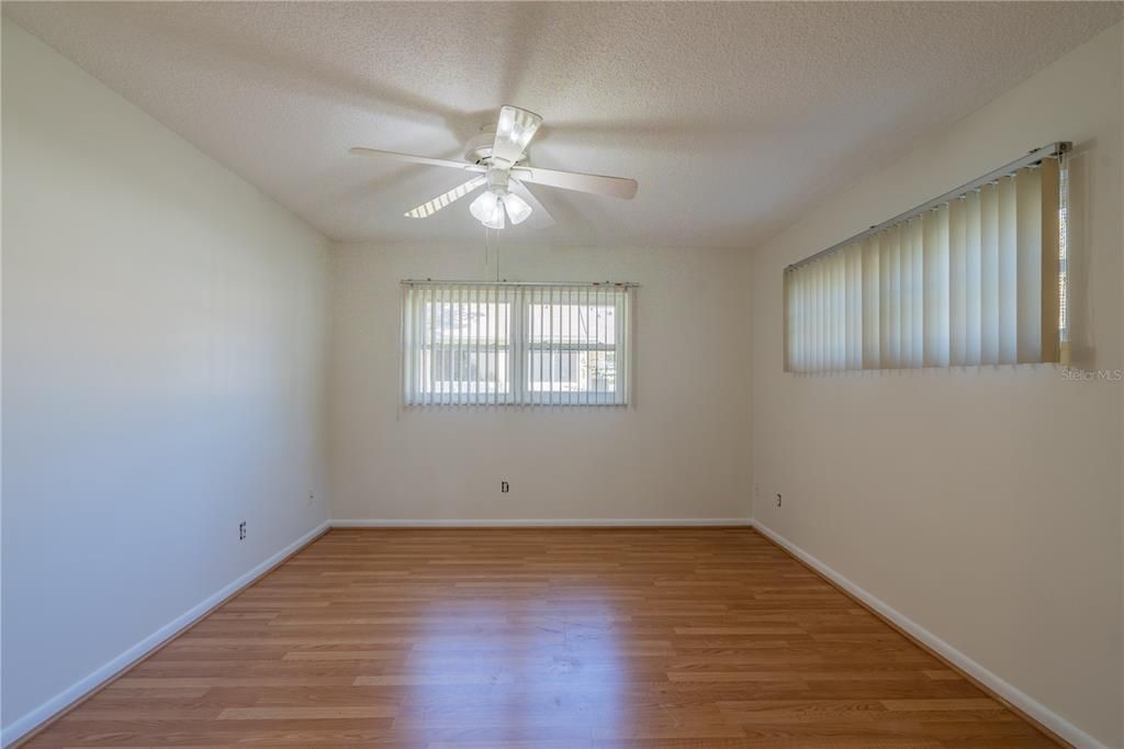 For Sale: $159,000 (2 beds, 2 baths, 1059 Square Feet)