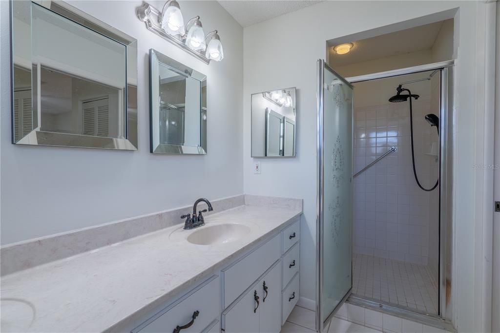 For Sale: $159,000 (2 beds, 2 baths, 1059 Square Feet)