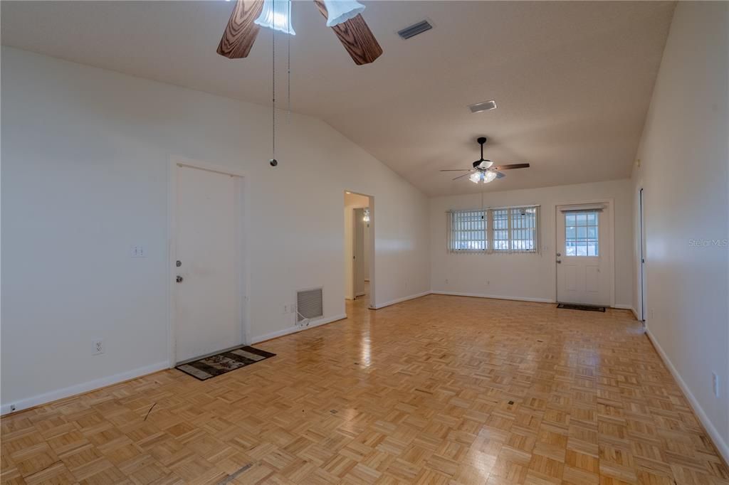 For Sale: $159,000 (2 beds, 2 baths, 1059 Square Feet)