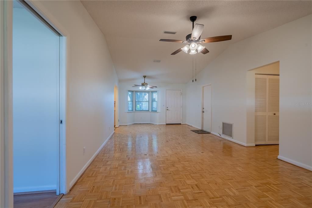 For Sale: $159,000 (2 beds, 2 baths, 1059 Square Feet)