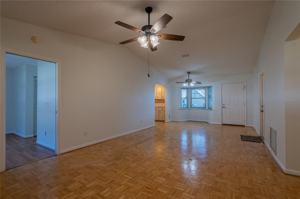 For Sale: $159,000 (2 beds, 2 baths, 1059 Square Feet)