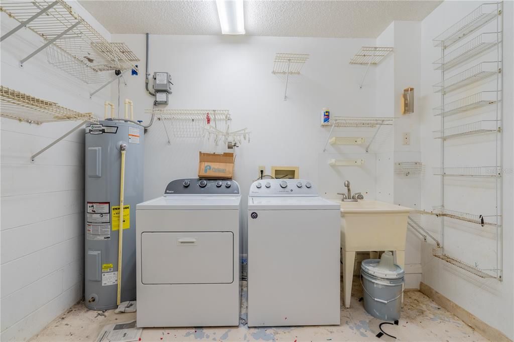 For Sale: $159,000 (2 beds, 2 baths, 1059 Square Feet)