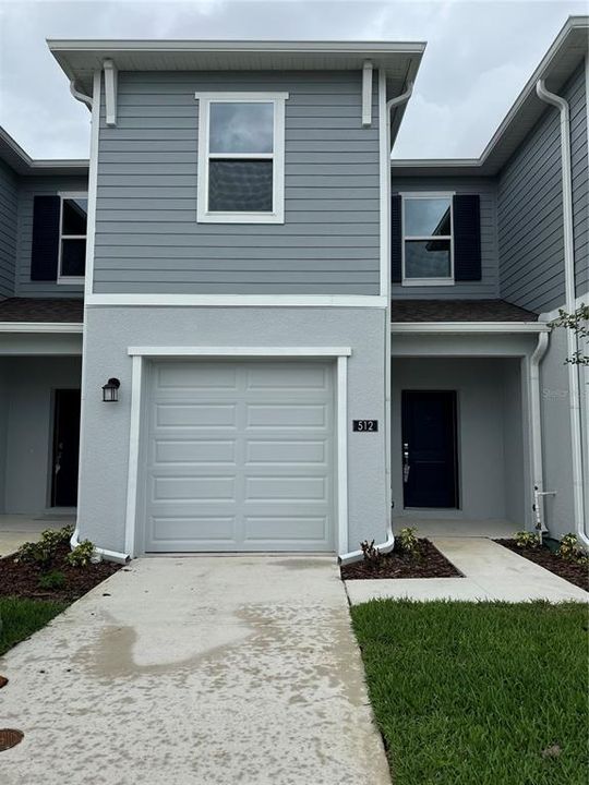 Recently Rented: $1,800 (3 beds, 2 baths, 1787 Square Feet)