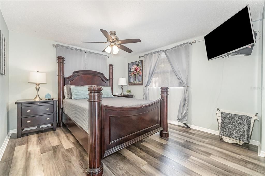 На продажу: $349,000 (2 спален, 2 ванн, 970 Квадратных фут)