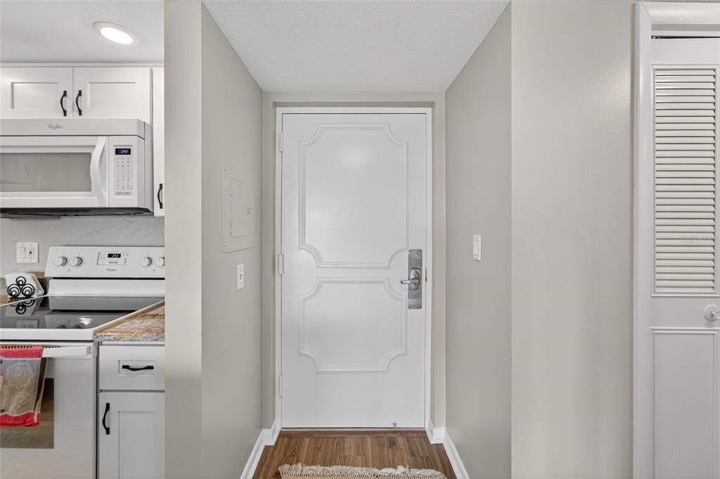 For Sale: $238,000 (1 beds, 1 baths, 745 Square Feet)