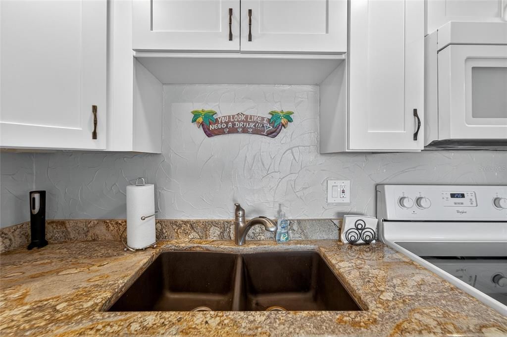 For Sale: $238,000 (1 beds, 1 baths, 745 Square Feet)