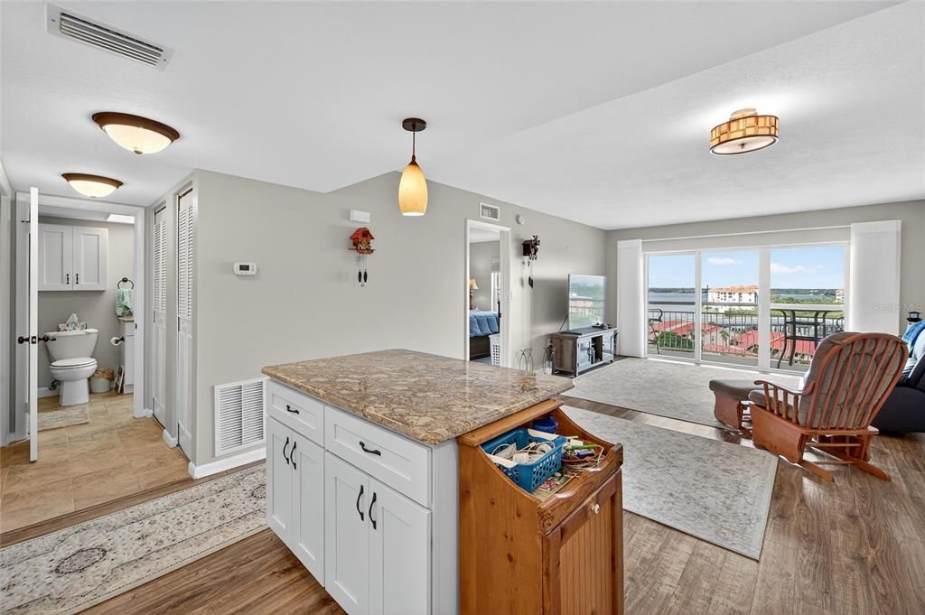 For Sale: $238,000 (1 beds, 1 baths, 745 Square Feet)