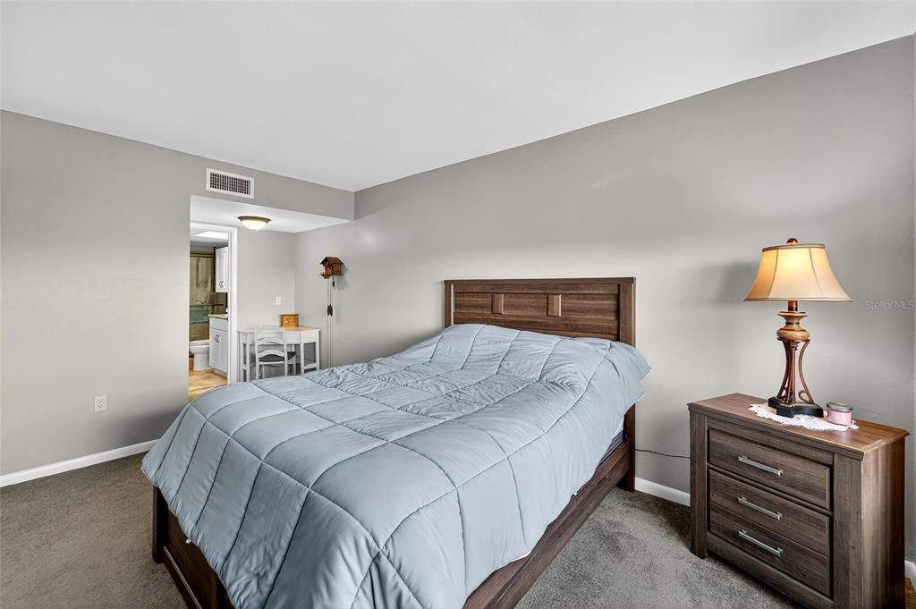 For Sale: $238,000 (1 beds, 1 baths, 745 Square Feet)