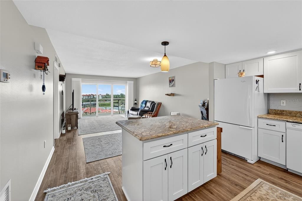 For Sale: $238,000 (1 beds, 1 baths, 745 Square Feet)