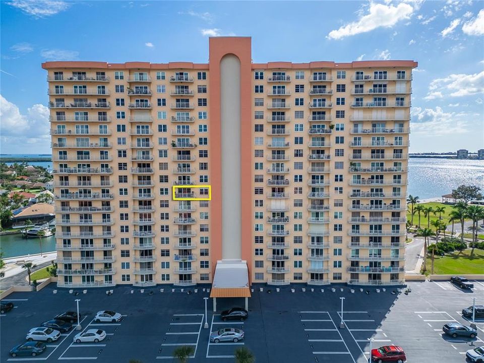 For Sale: $238,000 (1 beds, 1 baths, 745 Square Feet)