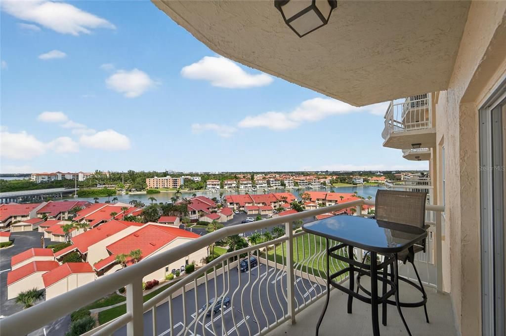 For Sale: $238,000 (1 beds, 1 baths, 745 Square Feet)