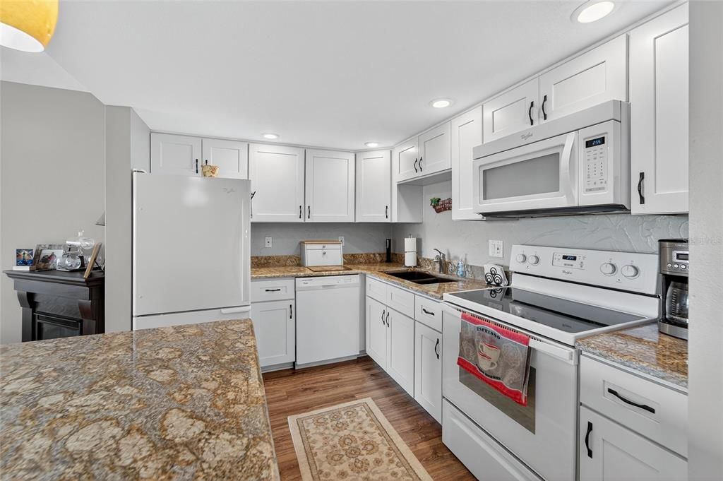 For Sale: $238,000 (1 beds, 1 baths, 745 Square Feet)