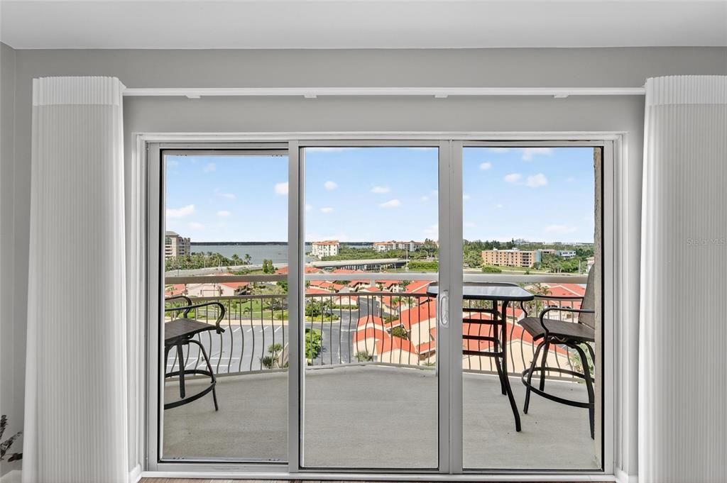 For Sale: $238,000 (1 beds, 1 baths, 745 Square Feet)