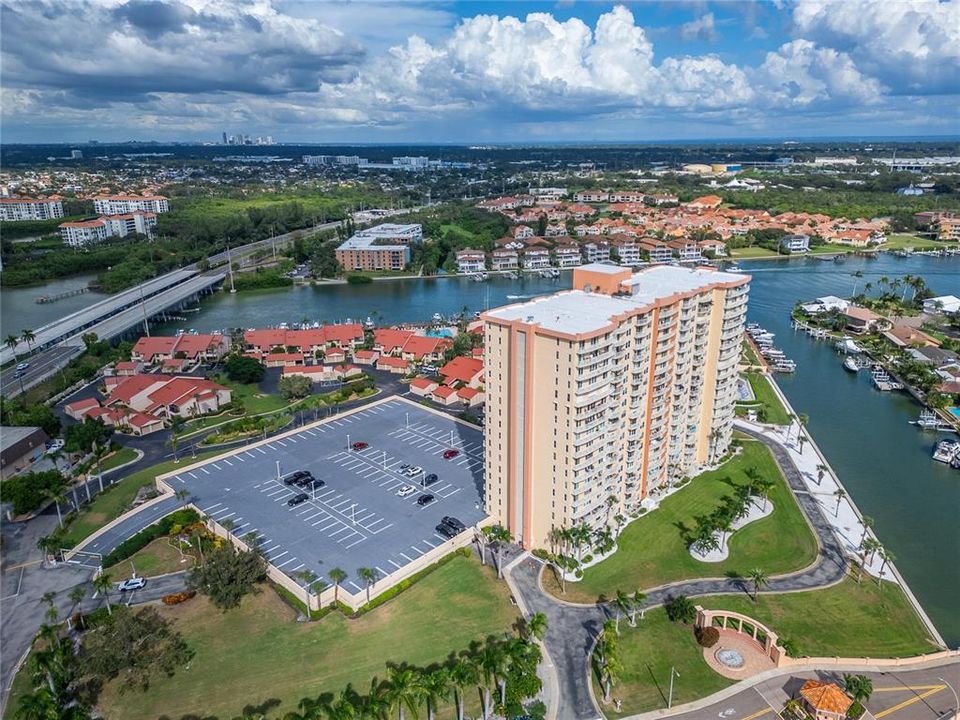 For Sale: $238,000 (1 beds, 1 baths, 745 Square Feet)