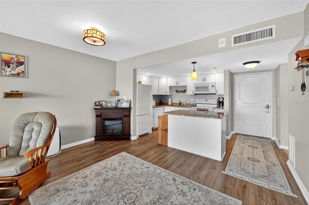 For Sale: $238,000 (1 beds, 1 baths, 745 Square Feet)
