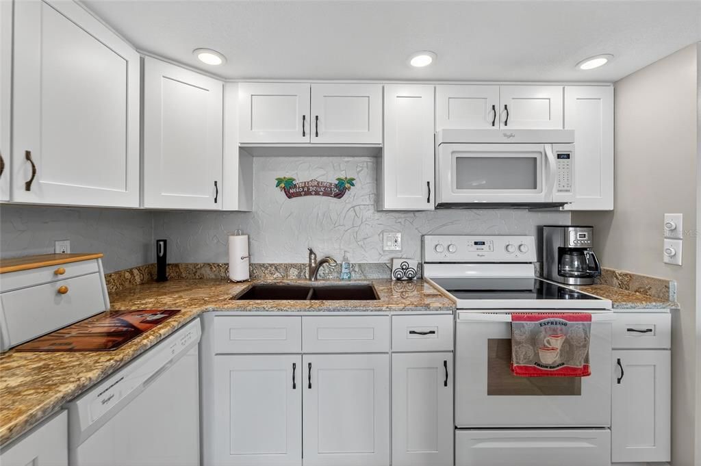 For Sale: $238,000 (1 beds, 1 baths, 745 Square Feet)