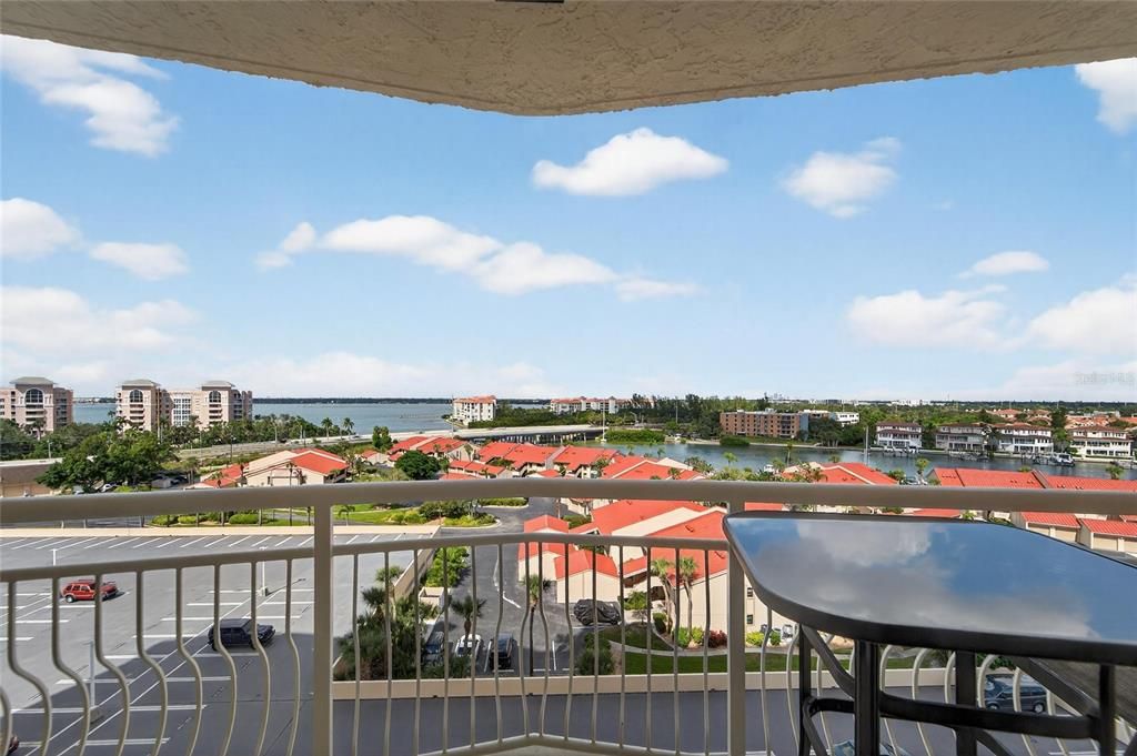 For Sale: $238,000 (1 beds, 1 baths, 745 Square Feet)