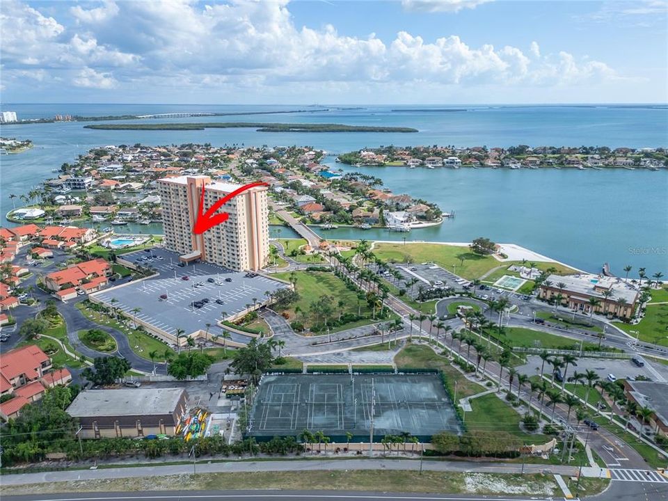 For Sale: $238,000 (1 beds, 1 baths, 745 Square Feet)