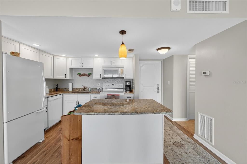 For Sale: $238,000 (1 beds, 1 baths, 745 Square Feet)