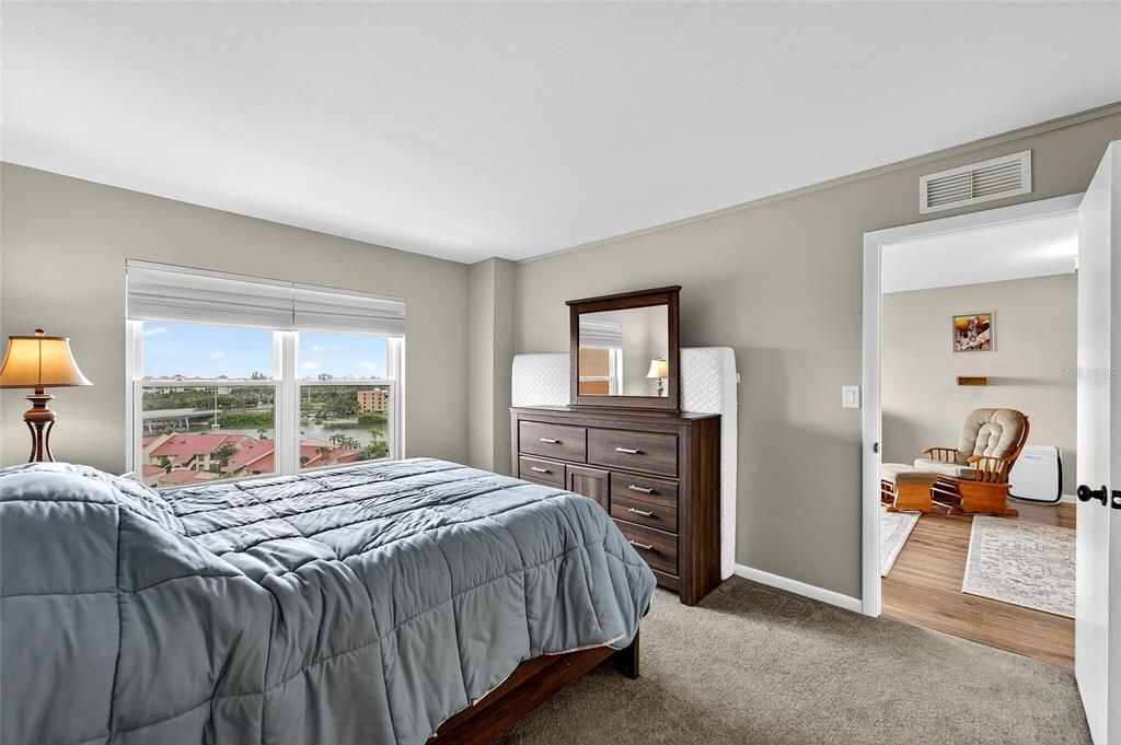 For Sale: $238,000 (1 beds, 1 baths, 745 Square Feet)