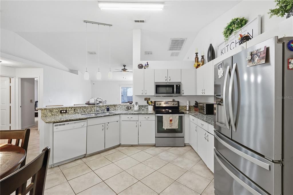 Active With Contract: $245,000 (3 beds, 2 baths, 1548 Square Feet)