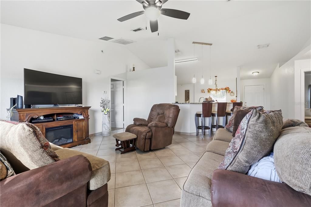 Active With Contract: $245,000 (3 beds, 2 baths, 1548 Square Feet)