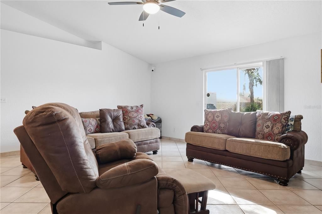 Active With Contract: $245,000 (3 beds, 2 baths, 1548 Square Feet)