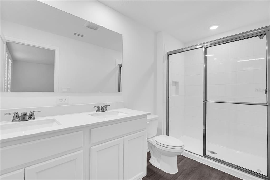 Под контрактом: $2,700 (3 спален, 2 ванн, 1817 Квадратных фут)