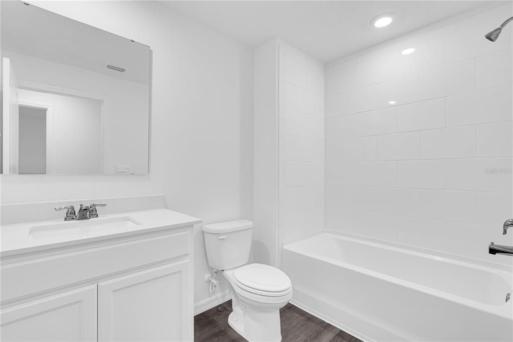 Под контрактом: $2,700 (3 спален, 2 ванн, 1817 Квадратных фут)