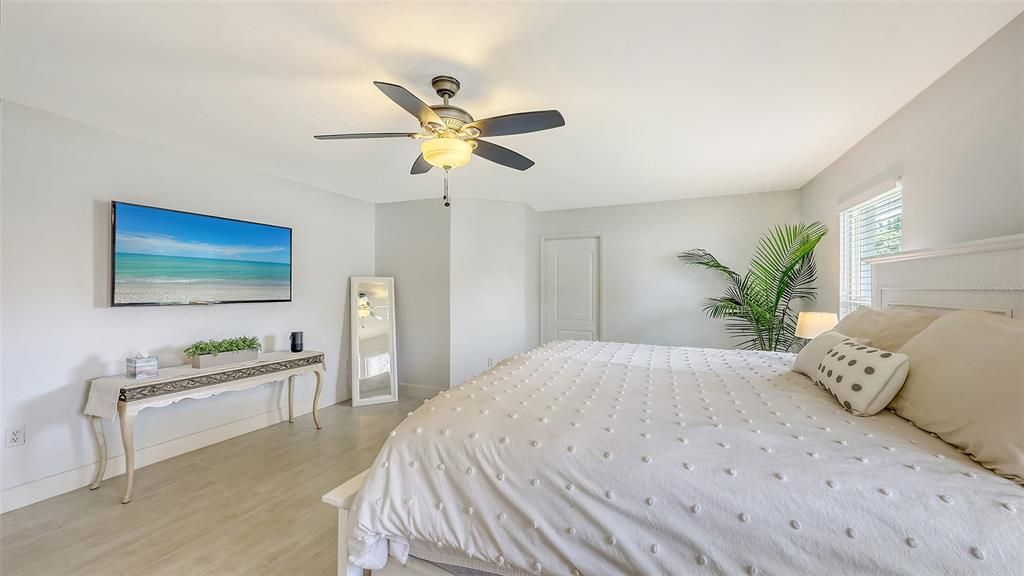 Active With Contract: $750,000 (4 beds, 2 baths, 2092 Square Feet)