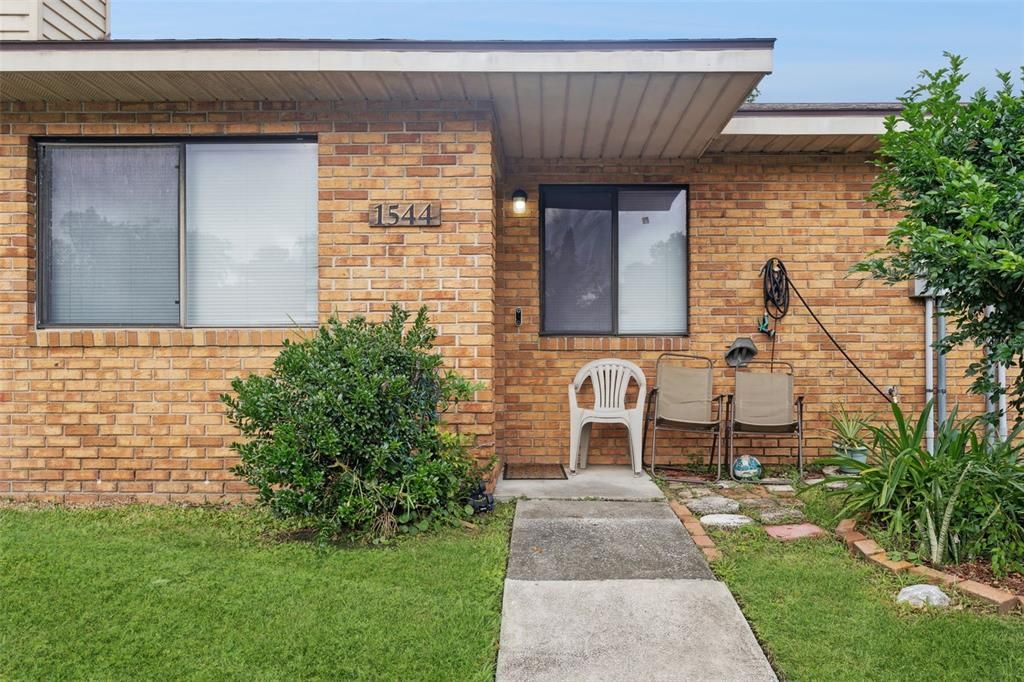 For Sale: $162,000 (3 beds, 2 baths, 956 Square Feet)